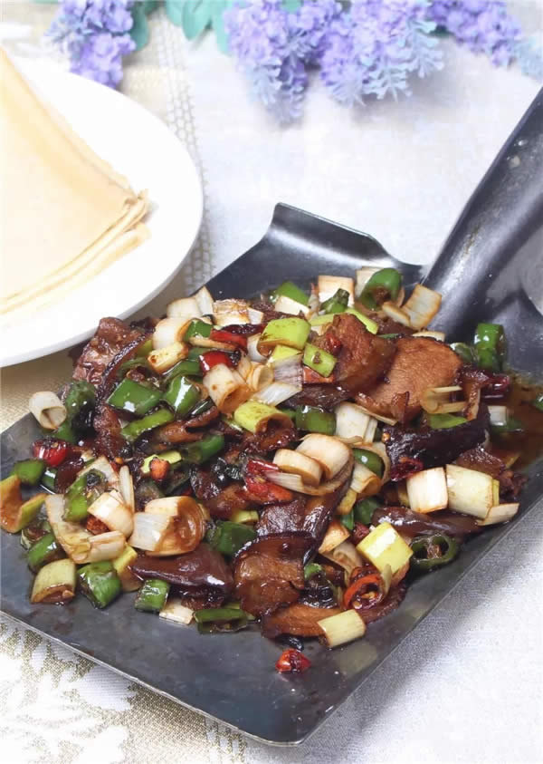 【家常菜】鐵锨辣椒炒肉