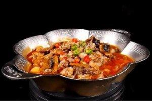 牛蛙搭配兩種食材，顧客吃完大呼過癮！