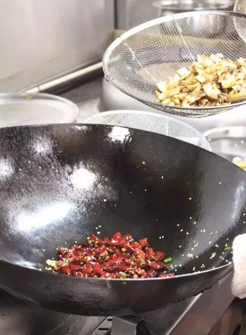 【招牌菜】特色炒鴿子