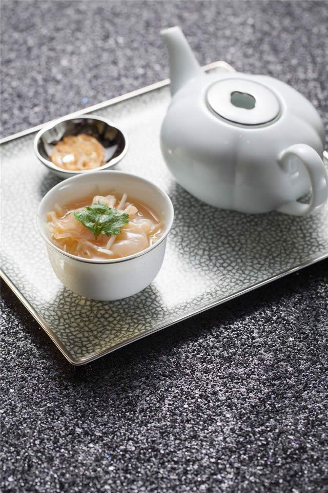 【創新菜】鮮蝦湯過橋象拔蚌