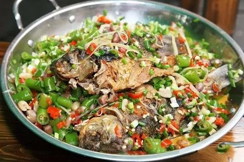 【農家菜】自貢風味鍋巴鯽魚