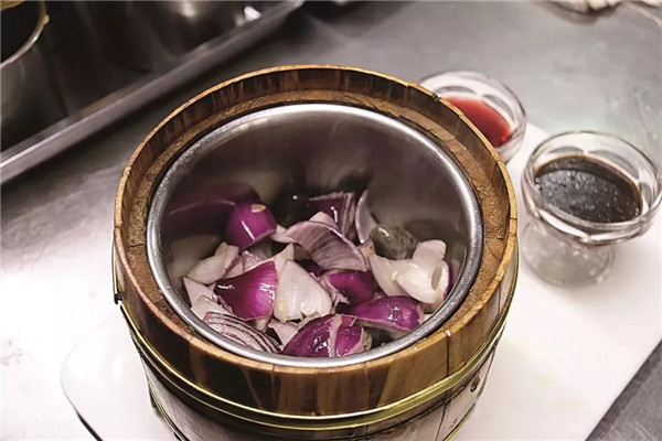【熱賣菜】紅酒桶牛仔骨