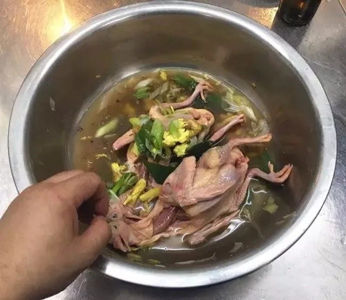 【招牌菜】金湯酸辣冷鍋蛙