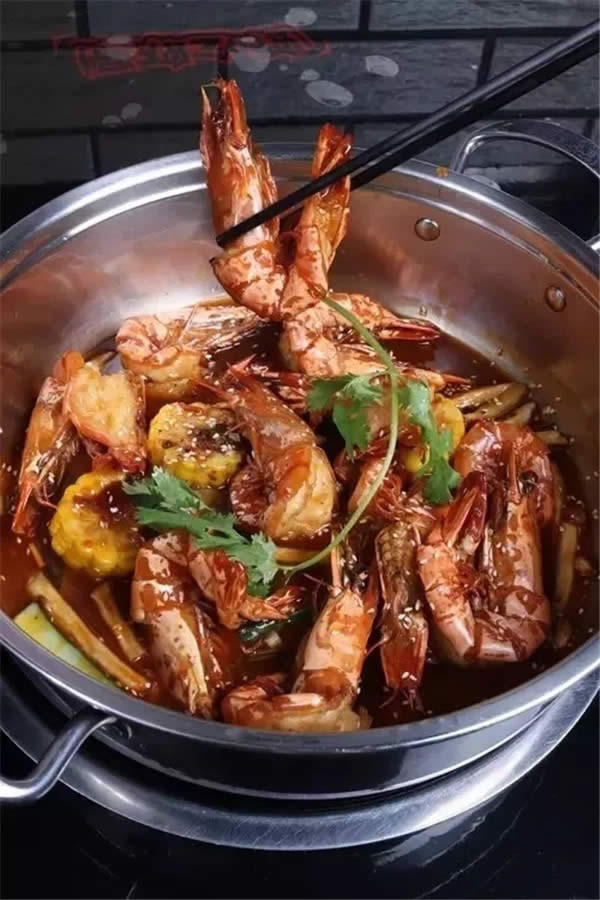 憑著這個底料配方，人家開了600多家蝦火鍋店！