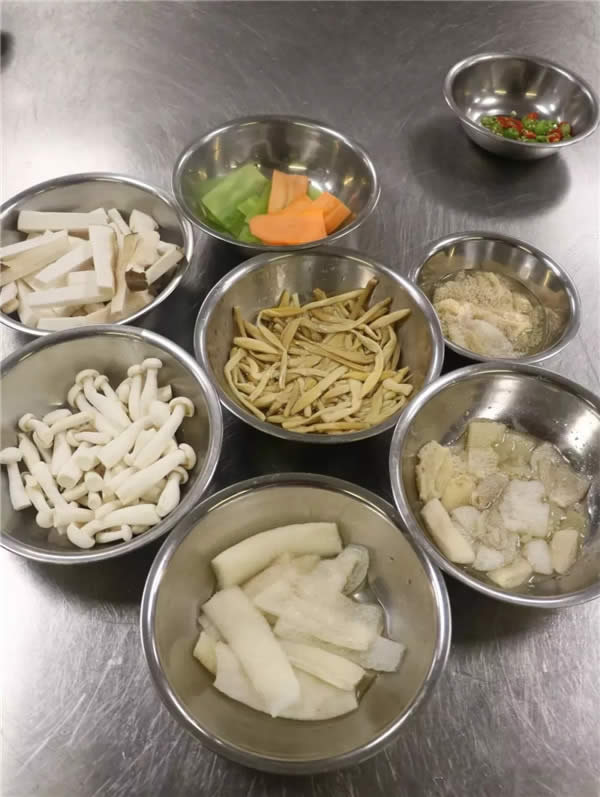 【創(chuàng)新菜】蜀南竹飲珍菌寶