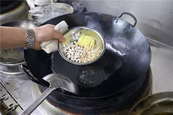 【創新菜】鹽焗雞粥撈魚片