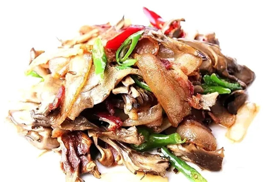 【家常菜】灰樹菇炒鹽肉