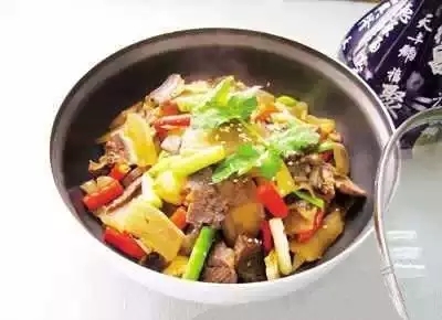 【湘菜】干鍋橘香帶皮鹿腩