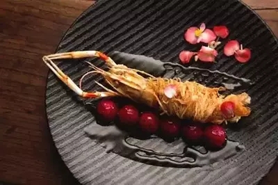 【新派粵菜】火龍果金絲纏螯蝦