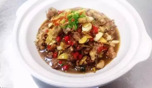 【湘菜】寧鄉花豬肉燜小公雞