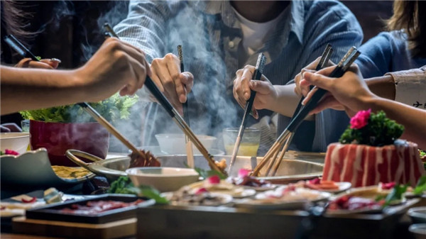 用“地溝油”熬底料，廚師被判刑事責任！按從犯處理！坐牢+罰款！