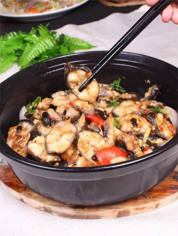 【家常菜】石煲焗金錢鱔片