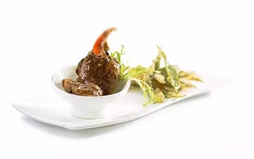【酒樓菜】黑胡椒蟹鉗伴翡翠酥
