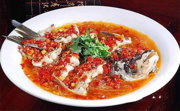 【創(chuàng)新菜】剁椒蒸花鰱