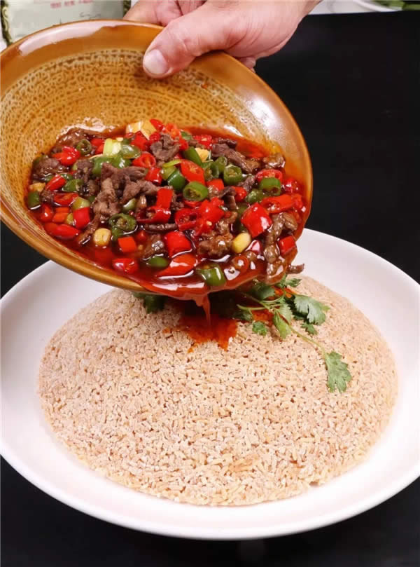 【創(chuàng)新菜】小炒黃牛肉配鍋巴