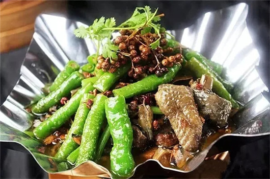 【熱賣菜】青椒燒烏雞