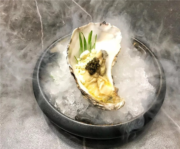 【創(chuàng)新菜】香草油法國吉拉多生蠔佐卡露咖鱘魚籽醬