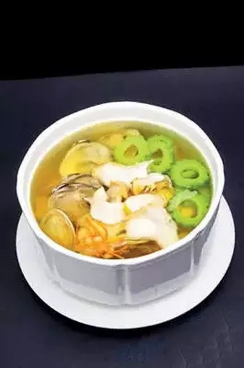 【粵菜】苦瓜海蚌燉螺頭