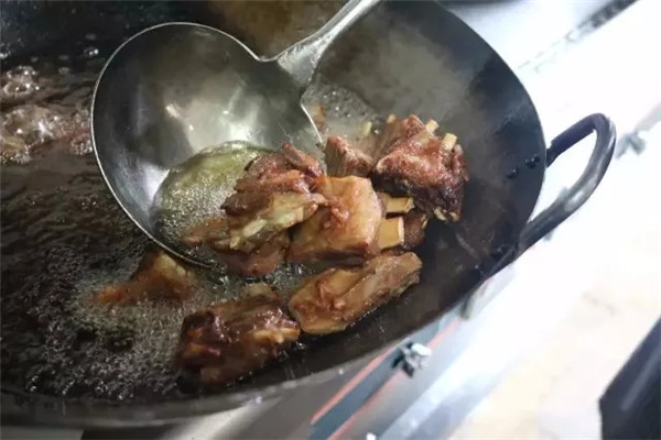【創(chuàng)新菜】紙包醬羊排