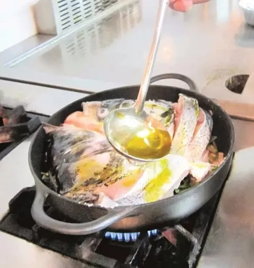 【招牌菜】燜鍋美蛙魚頭