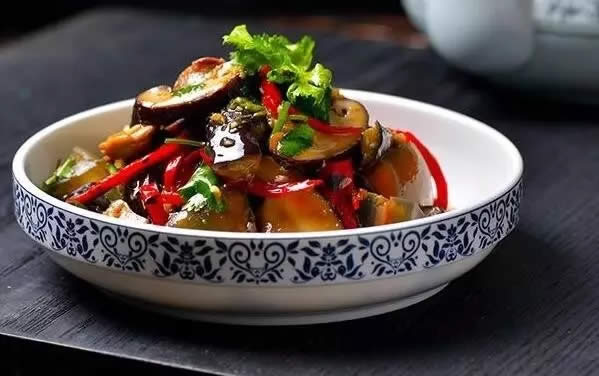 【涼菜】香菇皮蛋拌茄子
