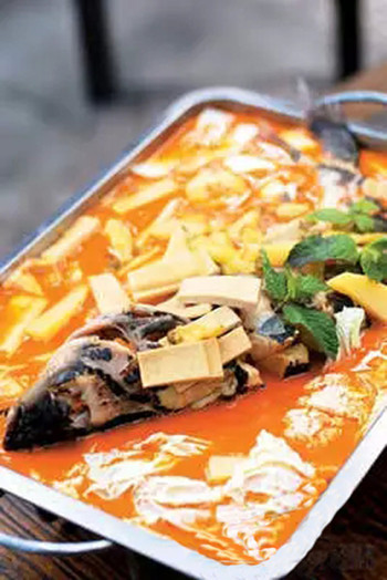 大理木瓜酸辣煮魚.jpg