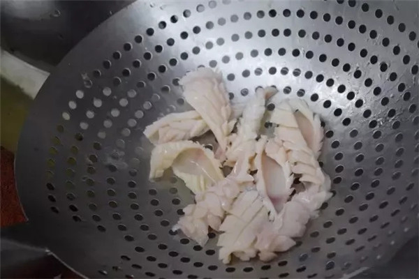 【粵菜】黃芹炒土魷魚包