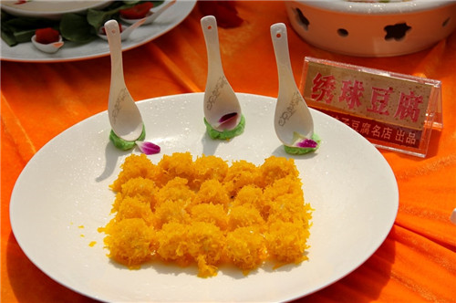 這種豆腐可以做出200+道菜，口味各異，實為四川一絕！