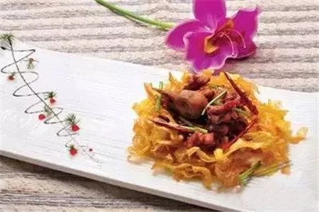 【酒樓菜】壽姜鴿