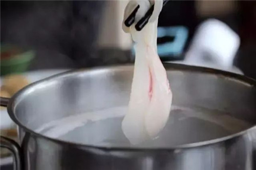 神秘怪魚煮不爛、嚼不動，知道真相的粵廚笑慘了