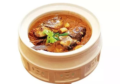 【家常菜】蒜子魚頭煲