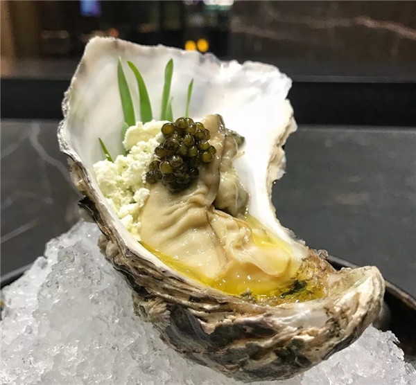 【創(chuàng)新菜】香草油法國吉拉多生蠔佐卡露咖鱘魚籽醬