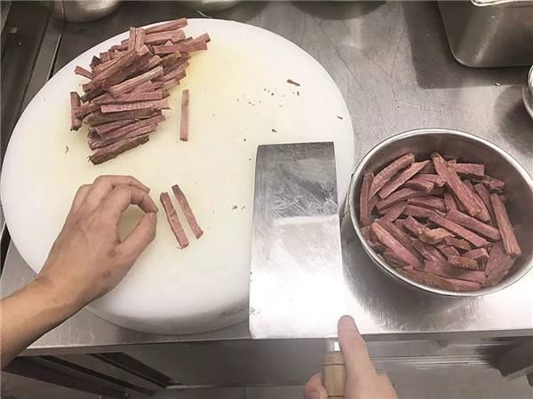 【創(chuàng)新菜】柴火牛肉配燒烤土豆