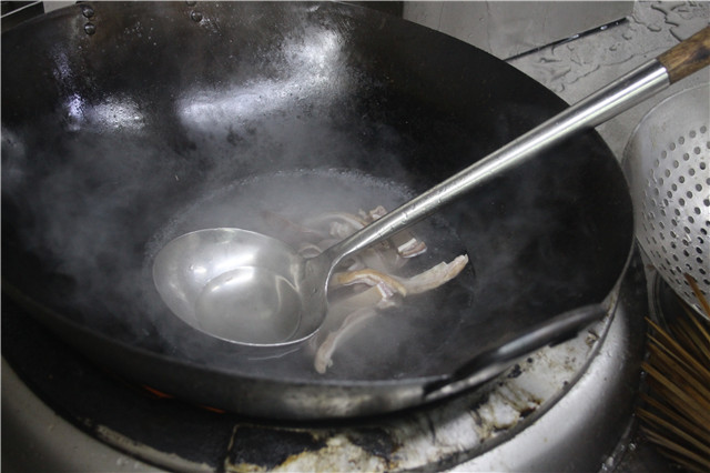 他是真正的廚二代，讓傳統(tǒng)粵菜的滋味得以傳承