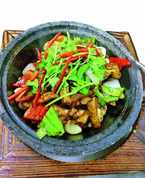 【粵菜】石鍋啫啫爽肉筋