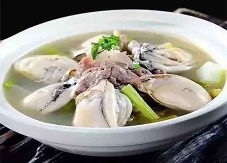 【酒樓菜】豚肉山菌生蠔煲