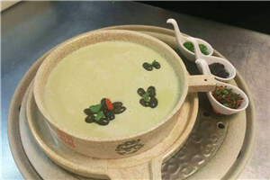 黑松露醬配黑豆花