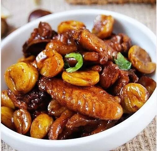 板栗燜雞的做法