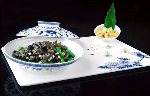 【酒店菜】青椒炒烏雞