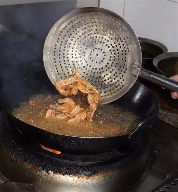憑著這個底料配方，人家開了600多家蝦火鍋店！