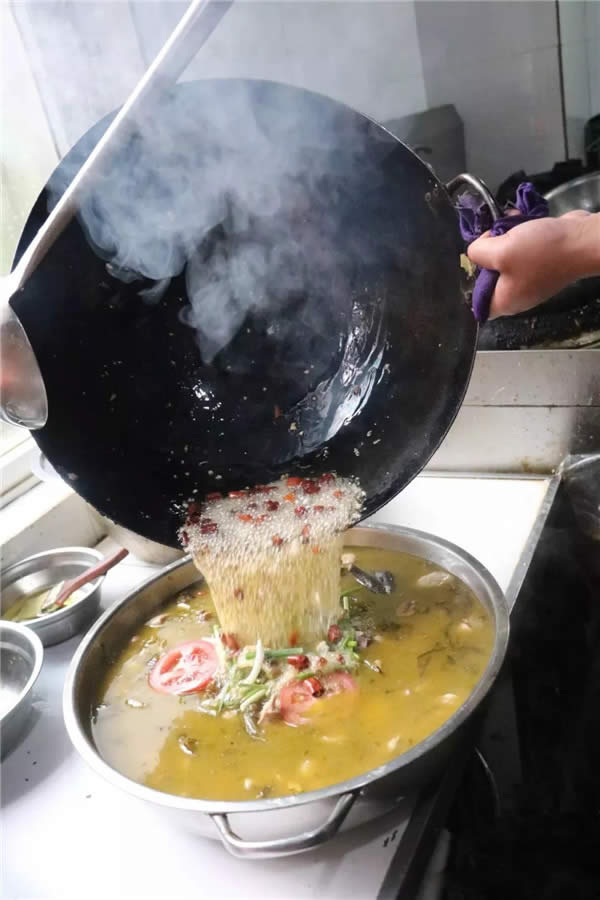 【熱賣菜】藍仕自佳酸菜雞火鍋