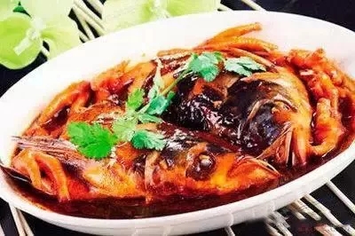 【創(chuàng)新菜】招財鮮香魚頭皇