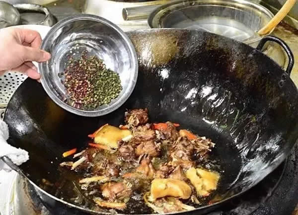 【鄉(xiāng)土菜】特色砂鍋鵝