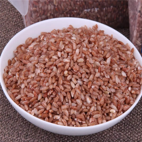 紅米入石鍋，再澆蝦膏湯，米飯也能做成看家菜！