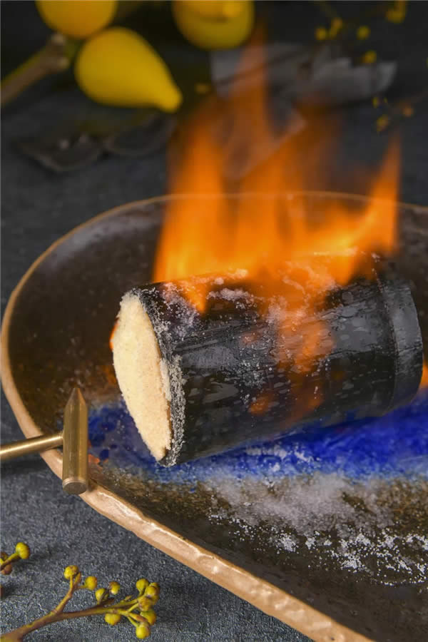 【創新粵菜】烈焰竹炭牛肩