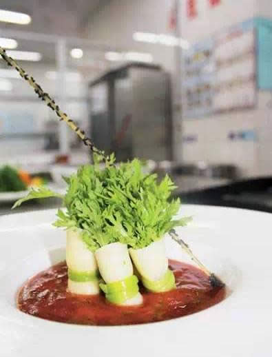 【創(chuàng)新菜】牛肉醬蘸素鮑卷