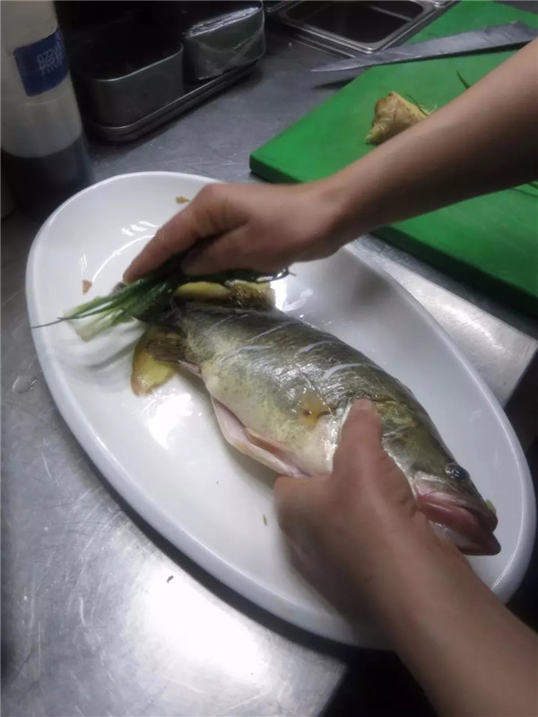 【粵菜】鮮檸檬蒸桂魚