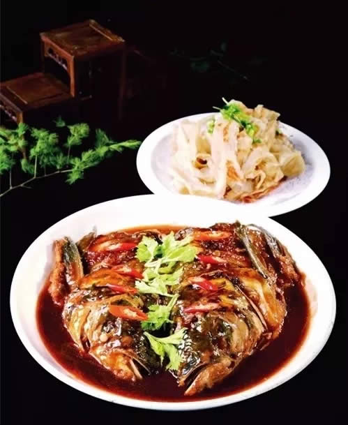 【招牌菜】東北侉燉魚頭泡餅