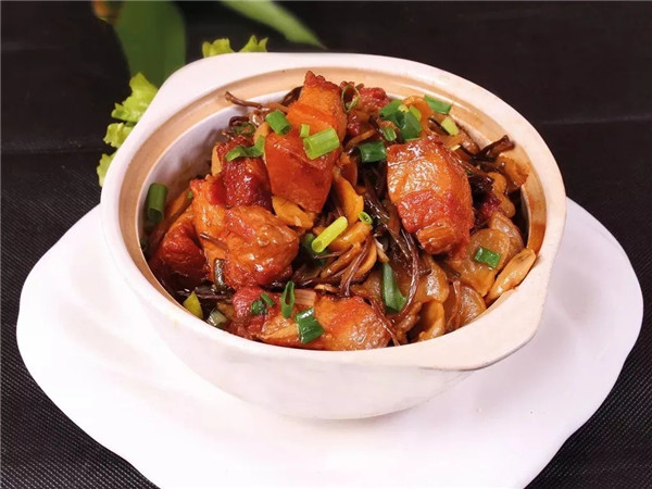 【家常菜】地瓜梗土豆干燉肉
