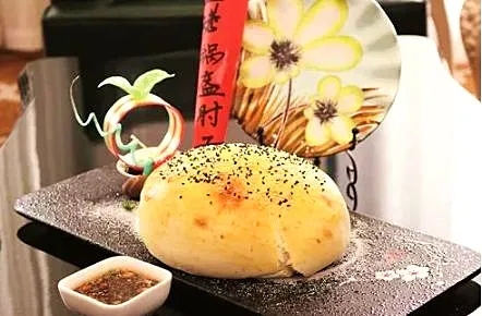 【酒樓菜】鹽烤鍋盔肘子